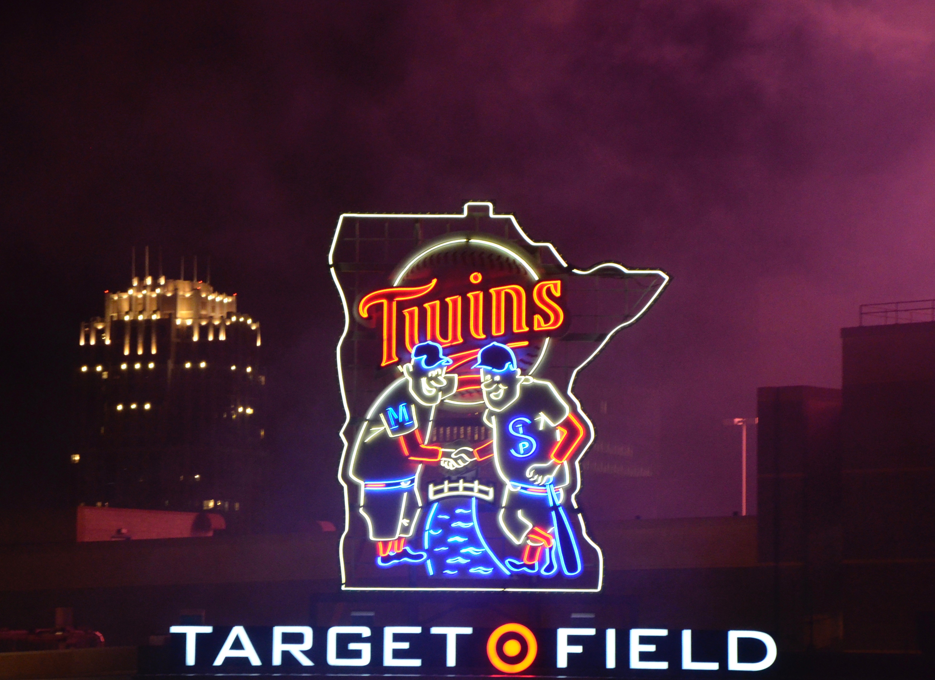 Twins sign after the fireworks